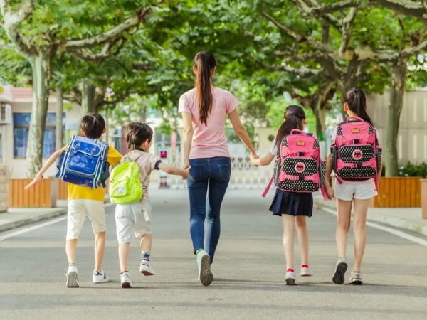 青島孩子上學(xué)接送服務(wù)